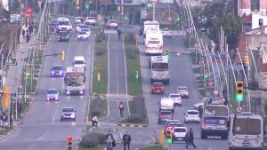 calle-autos-ciudad-montevideo-avenida